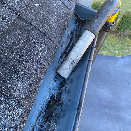 7 warning signs your gutters need professional cleaning before the next storm